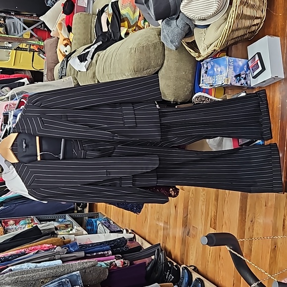 Women's pinstripe suit size 10p - Picture 1 of 5